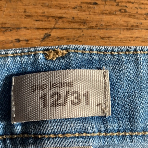 GAP LIGHT WASH JEANS (12/31) - Picture 3 of 11